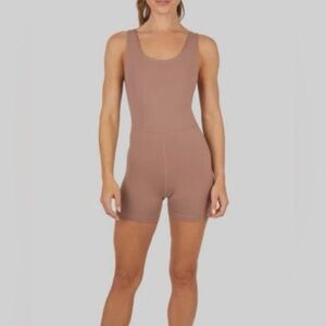 YOGALICIOUS Lux Core Endurance Romper Blush Taupe Warm Neutral Color size M nwt